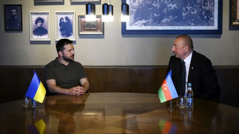 Зеленський закликав рф пояснити катастрофу літака Azerbaijan Airlines