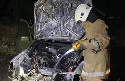 16-річній дівчині з Кременчука оголосили підозру у підпалі авто захисника