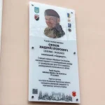 У Полтаві вшанували Героя України Андрія Орлова меморіальною дошкою