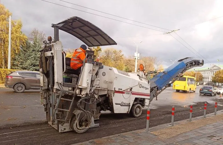 У Полтаві тривають ремонти доріг попри зимову негоду