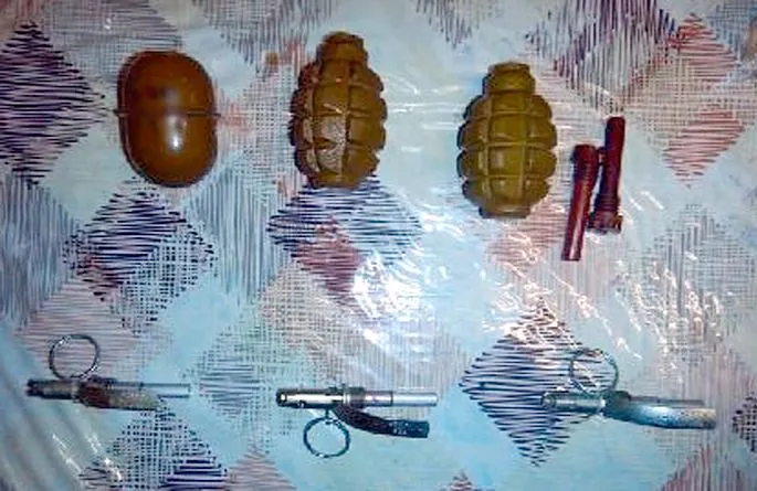 В Полтаве мужчина на улице Харьковское Шоссе носил три гранаты