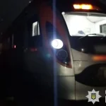 В Гребінці пассажирский поезд наехал на мужчину, пострадавшего доставили в больницу