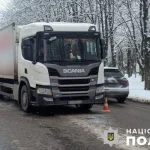У Полтаві вантажівка наїхала на військового: постраждалого госпіталізовано