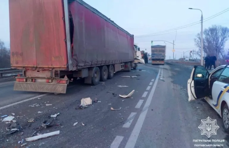 ДТП на трассе Киев — Харьков: грузовики столкнулись из-за нарушения правил