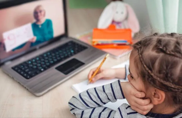 Школи Полтави переходять на онлайн-навчання 4 лютого через погрози