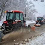 У Полтаві комунальники прибирають вулиці та парки після снігопаду