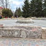 В Сонячном парке убрали плитку с фонтана: дальнейшая судьба объекта под вопросом