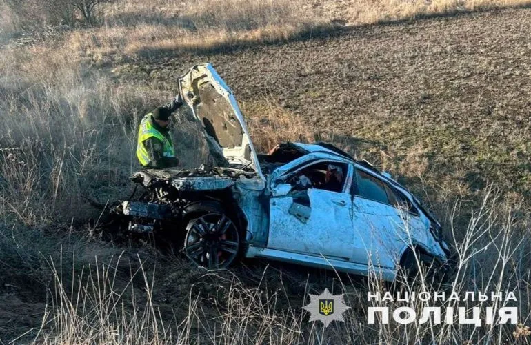 Аварія на Полтавщині: водій BMW загинув під час перекидання авто