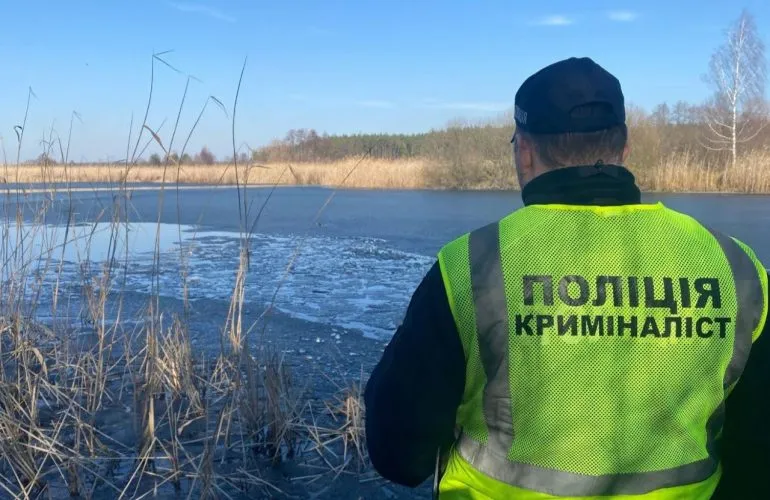 В Лохвицкой громаде под лед провалились двое рыбаков