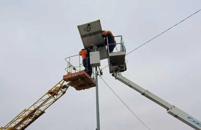 У Полтаві встановили сонячні панелі на восьми пішохідних переходах