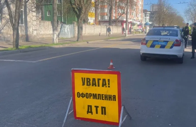 Аварія у Кременчуці: автомобіль збив 10-річну дівчинку та госпіталізував її