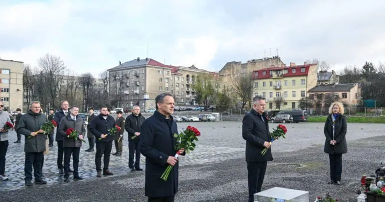 Голова МЗС Нідерландів Каспар Вельдкамп відвідав Львів