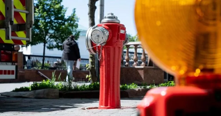 У Полтаві встановили перший наземний пожежний гідрант на вулиці Соборності