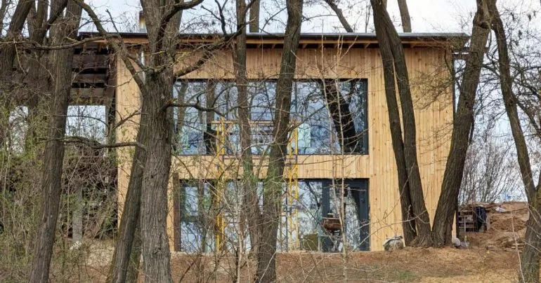 У Лазурному з’явилася перша приватна оселя в стилі скандинавського мінімалізму