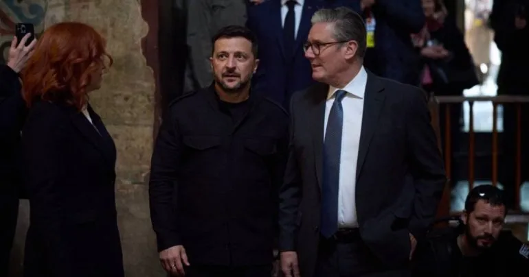 Зеленський і Стармер обговорили санкції проти росії при відмові від вогню