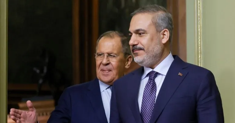 Лавров та Фідан обговорили мирні ініціативи щодо України