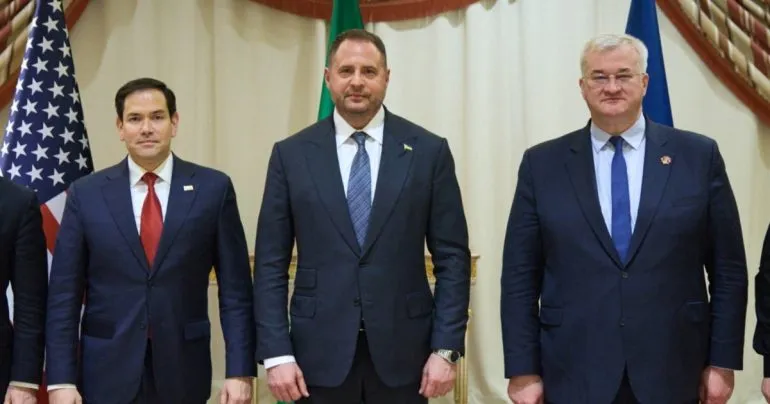 Переговори України, США та Туреччини розпочалися у Стамбулі