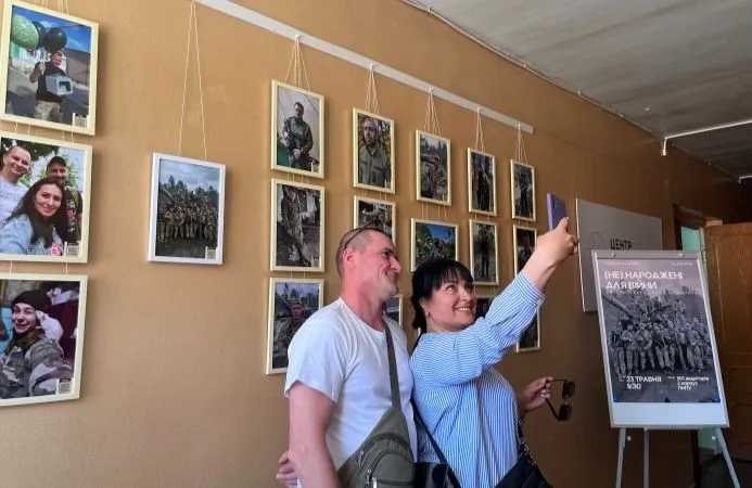 У Полтавському педагогічному університеті відкрили фотовиставку до Дня Героїв