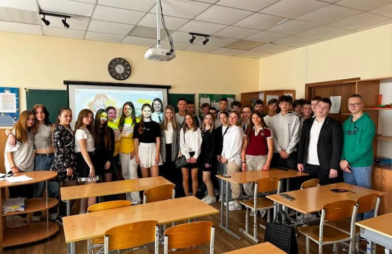 Месяц осведомленности о психическом здоровье: лекция для подростков в Полтаве