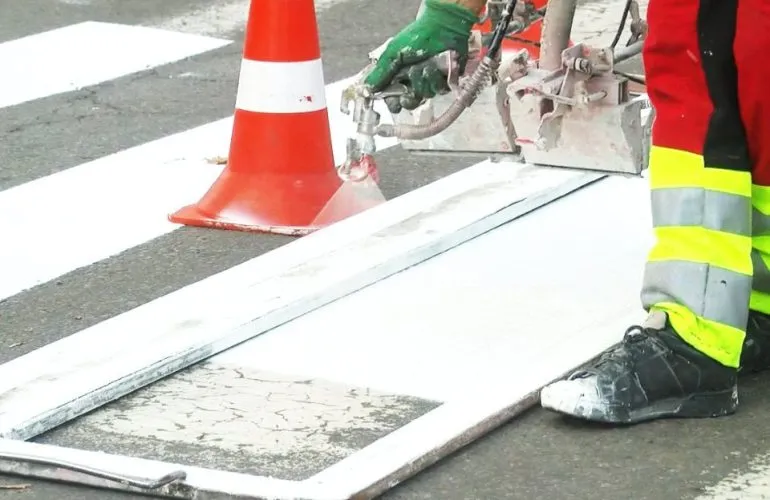 У Полтаві стартував сезон нанесення дорожньої розмітки для безпеки