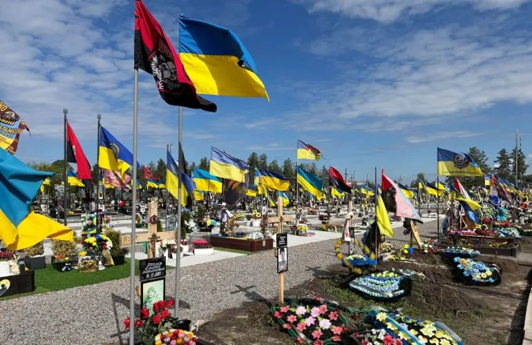 Сім’ї загиблих військових просять прискорити облаштування меморіалу на кладовищі