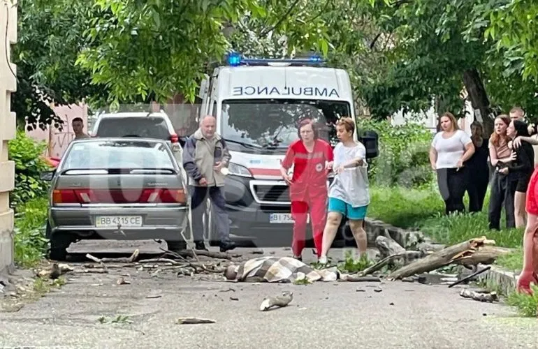 У Полтаві на хлопчика впало дерево: постраждалого госпіталізували