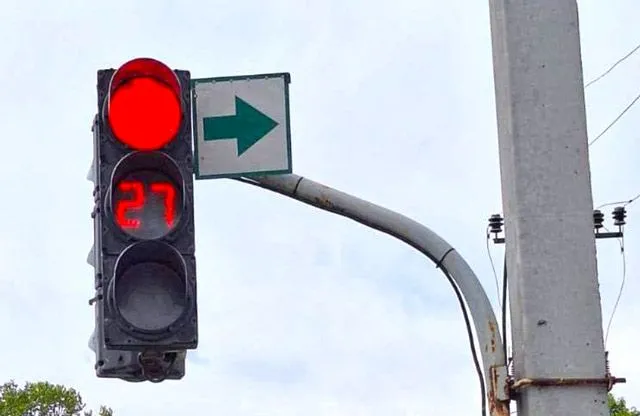 На перехресті вулиць Яківчанської та Війська Запорізького (Спартака) встановили «Зелену стрілку»