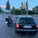 У Полтаві мотоцикліст без прав спричинив ДТП, проїхавши на червоне світло