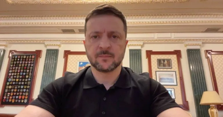 Зеленський повідомив про візит у Британію