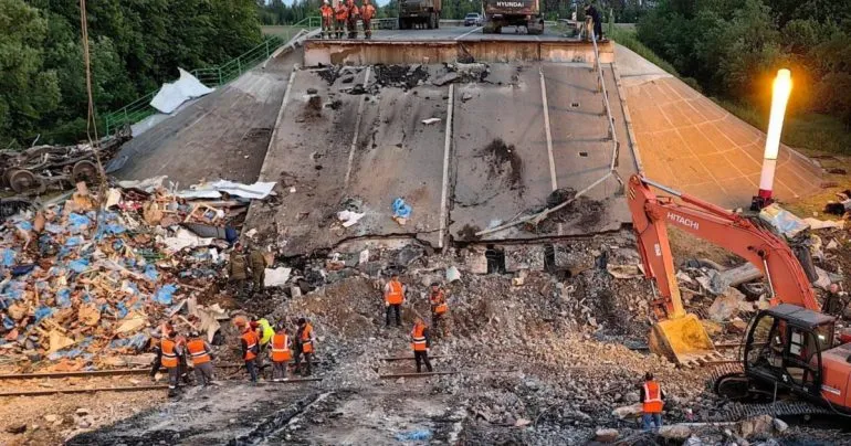 Россия обвиняет «террористов» в подрывах мостов в Брянской и Курской областях