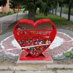 У Полтаві встановили агітаційний бокс з іменем депутата Ігоря Еренбурга біля школи