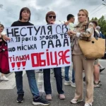 У центрі Полтави протестують проти закриття пляжу «Гаваї» та перекривають дорогу