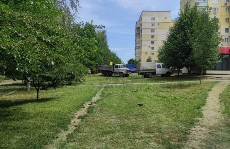 У Полтаві розпочали прибирання бульвару Боровиковського на Огнівці