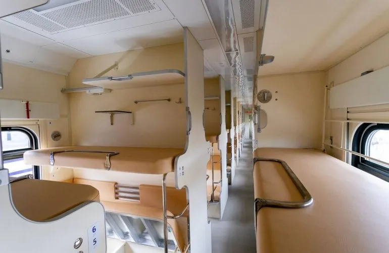 Укрзалізниця получила четыре новых плацкартных вагона для пассажирских перевозок