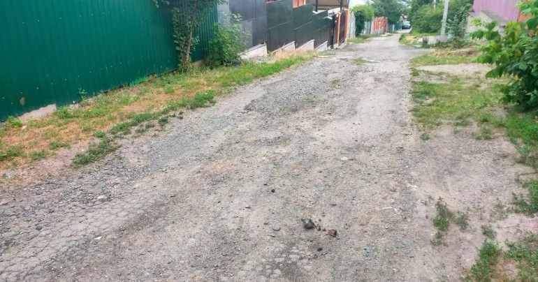 Жители Полтавы требуют срочного ремонта дороги на улице Семьи Пильчиковых