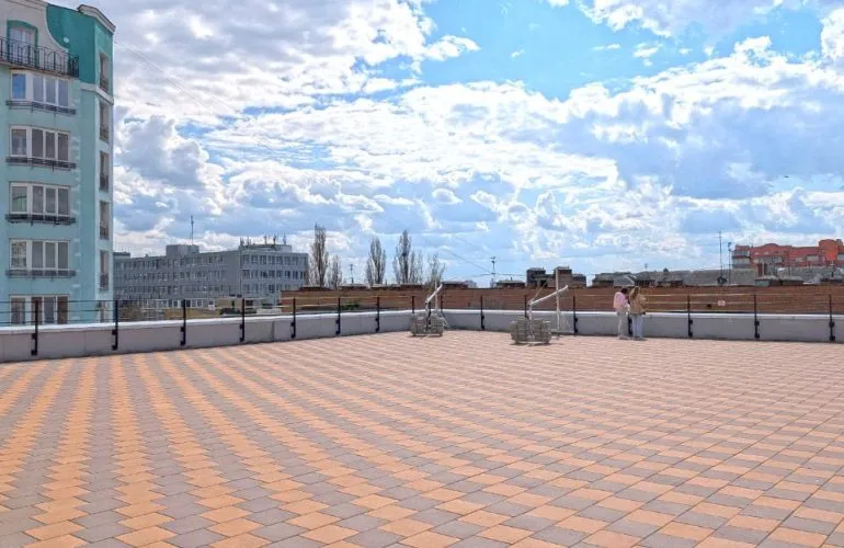 ТРЦ «Київ» не планує закривати дах після інциденту з підлітком