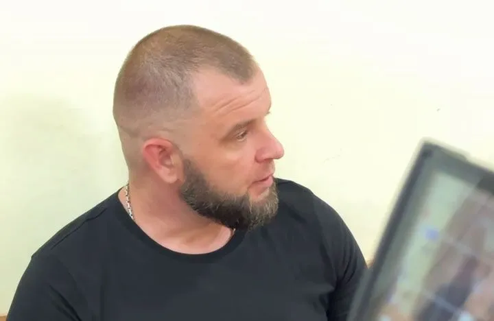 Суд відправив до СІЗО чоловіка, якого підозрюють у керуванні Tesla, що протаранила стоянку на Леваді