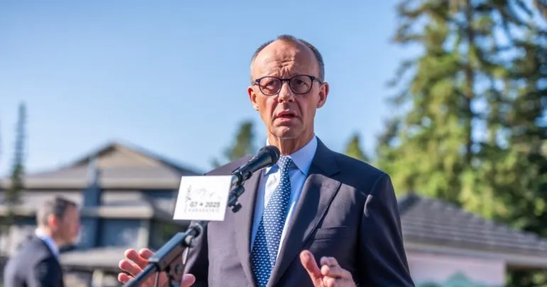 Мерц пов’язує атаки росії на Україну з розмовою путіна і Трампа