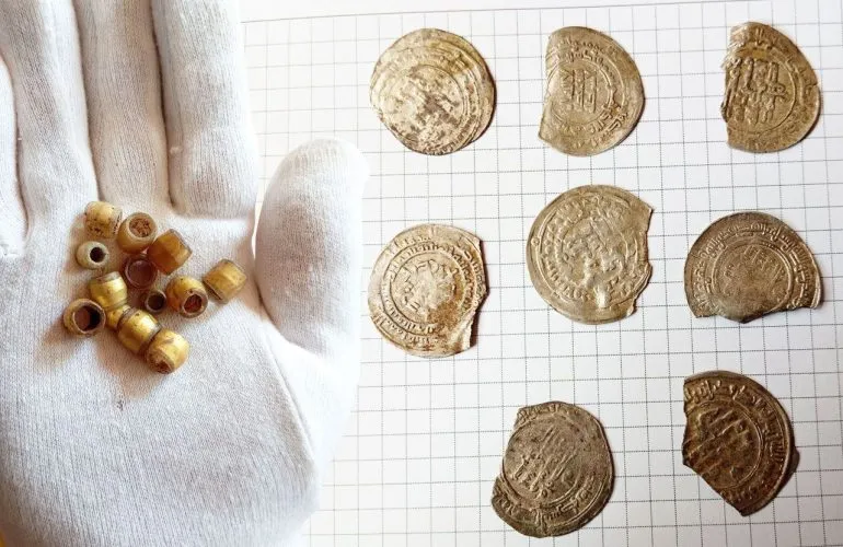 В заповеднике «Більськ» обнаружили уникальное тысячелетнее захоронение женщины с украшениями