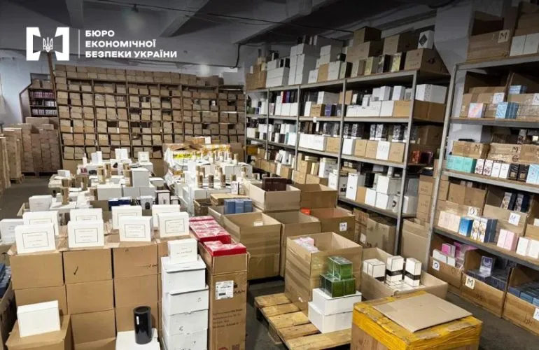 У Полтаві ліквідували підпільний цех з виробництва фальшивої парфумерії світових брендів