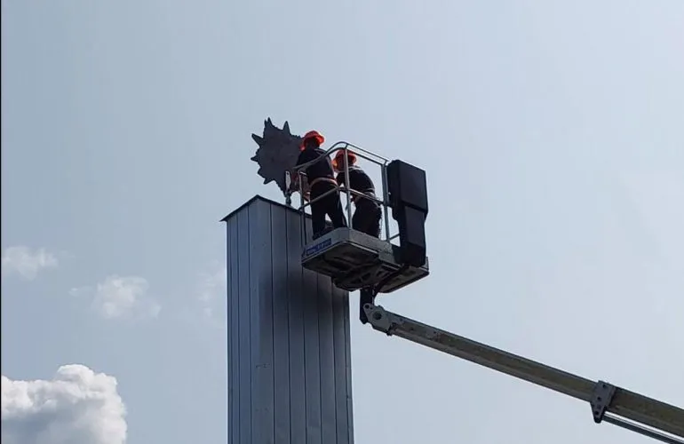 На Полтавщині демонтували комуністичну символіку з меморіалів Другої світової війни