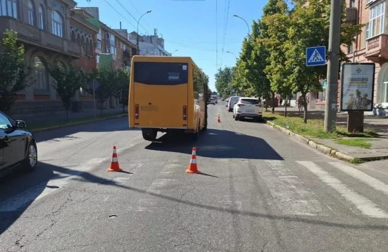 Водія маршрутки у Полтаві засудили до 3 років за наїзд на дівчину на переході