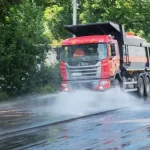 КАТП-1628 начало дневной полив дорог в Полтаве для борьбы с жарой