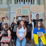 Сотні полтавців мітингують проти закону про підпорядкування НАБУ і САП