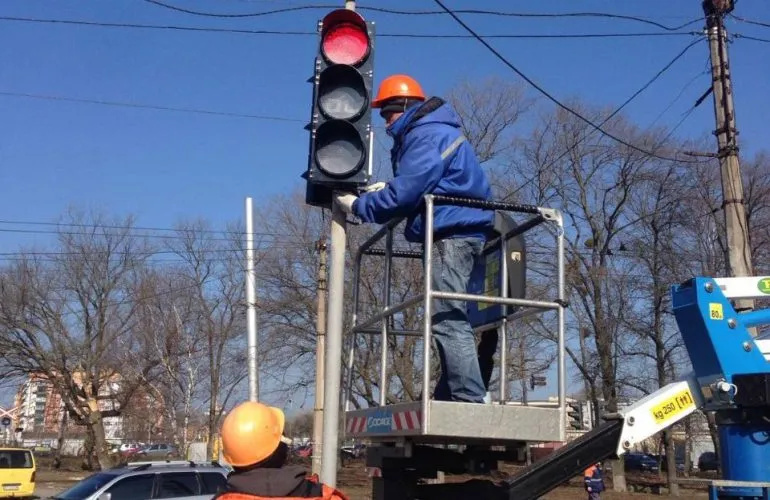 В Полтаве закупили 50 новых светофоров: участник тендера заявил о дискриминации