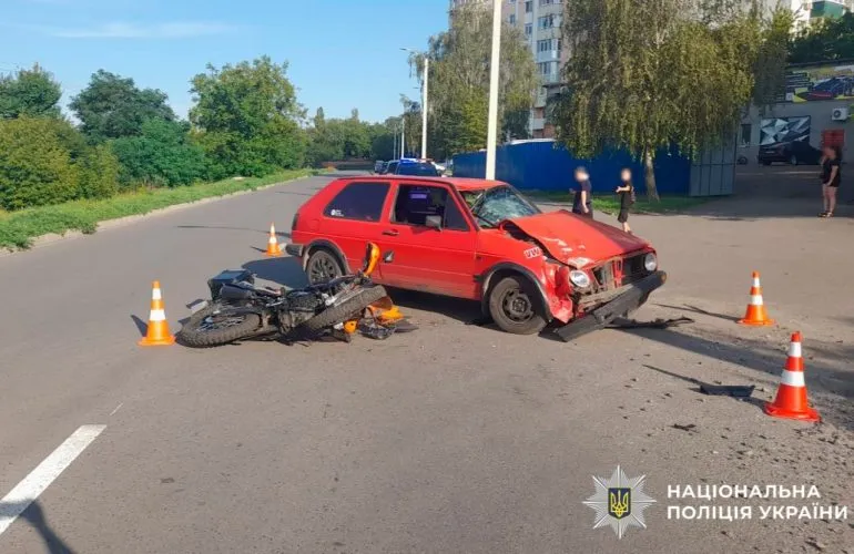 В Полтаве на улице Коллективной автомобиль Volkswagen сбил мотоциклиста