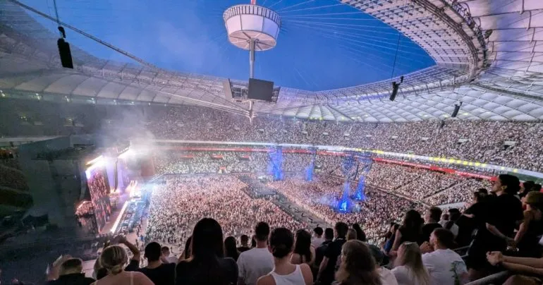 Польша высылает более 50 украинцев из-за инцидента на концерте в Варшаве