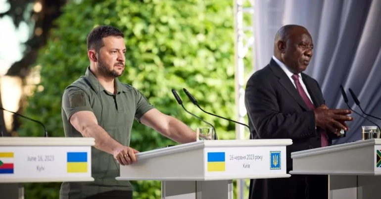 Зеленський провів переговори із президентом ПАР, який контакував з російською стороною