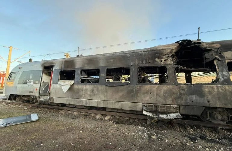 Росія здійснила прицільний удар по потягу «Інтерсіті»: пошкоджено інфраструктуру та затримки у русі
