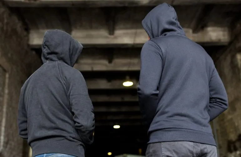 В Лубнах двое подростков избежали тюремного срока за жестокое разбойное нападение